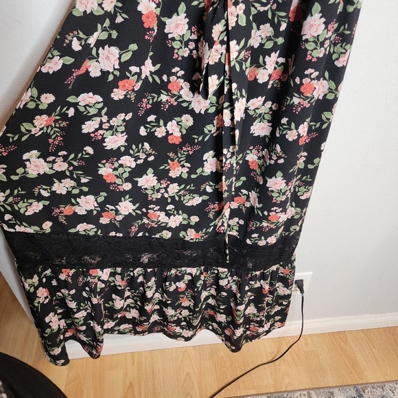 City Chic off shoulder floral maxi dress. Elastic waist. Belted. Size 16. - Picture 11 of 14